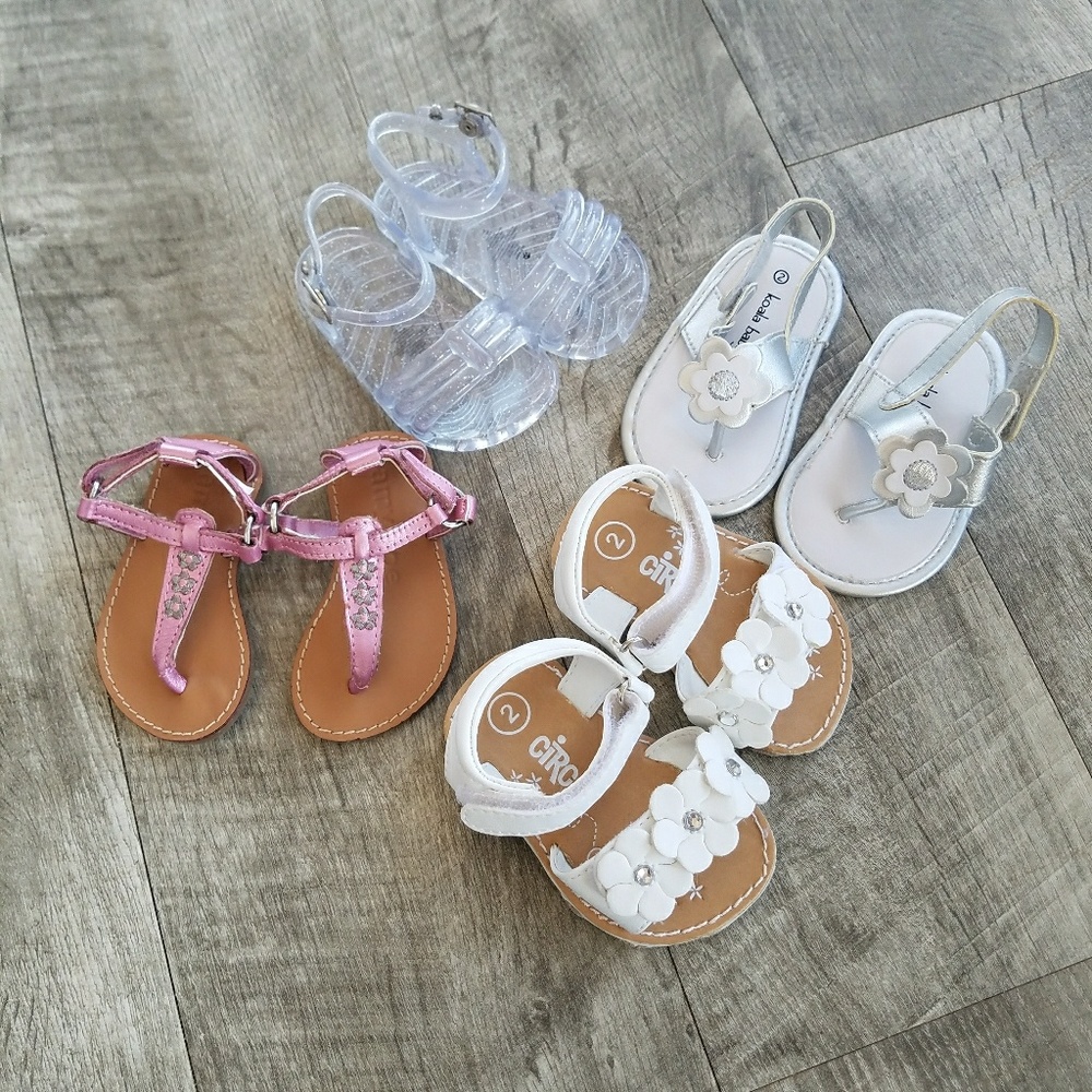 ❌SOLD❌💕🥀NWOT Lot of infant  Sandals size 2